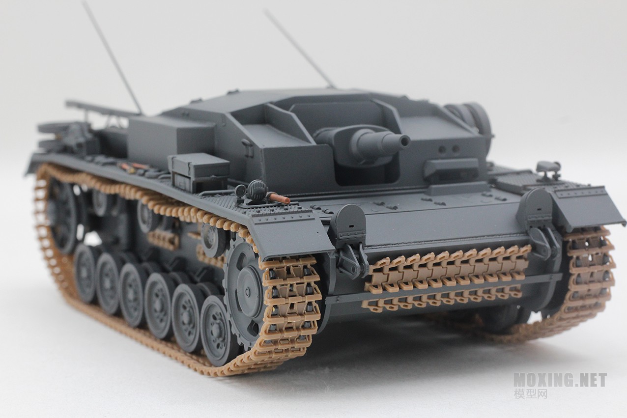 威骏(CB35119)-1/35德国三号突击炮E型(东线战场1942)
