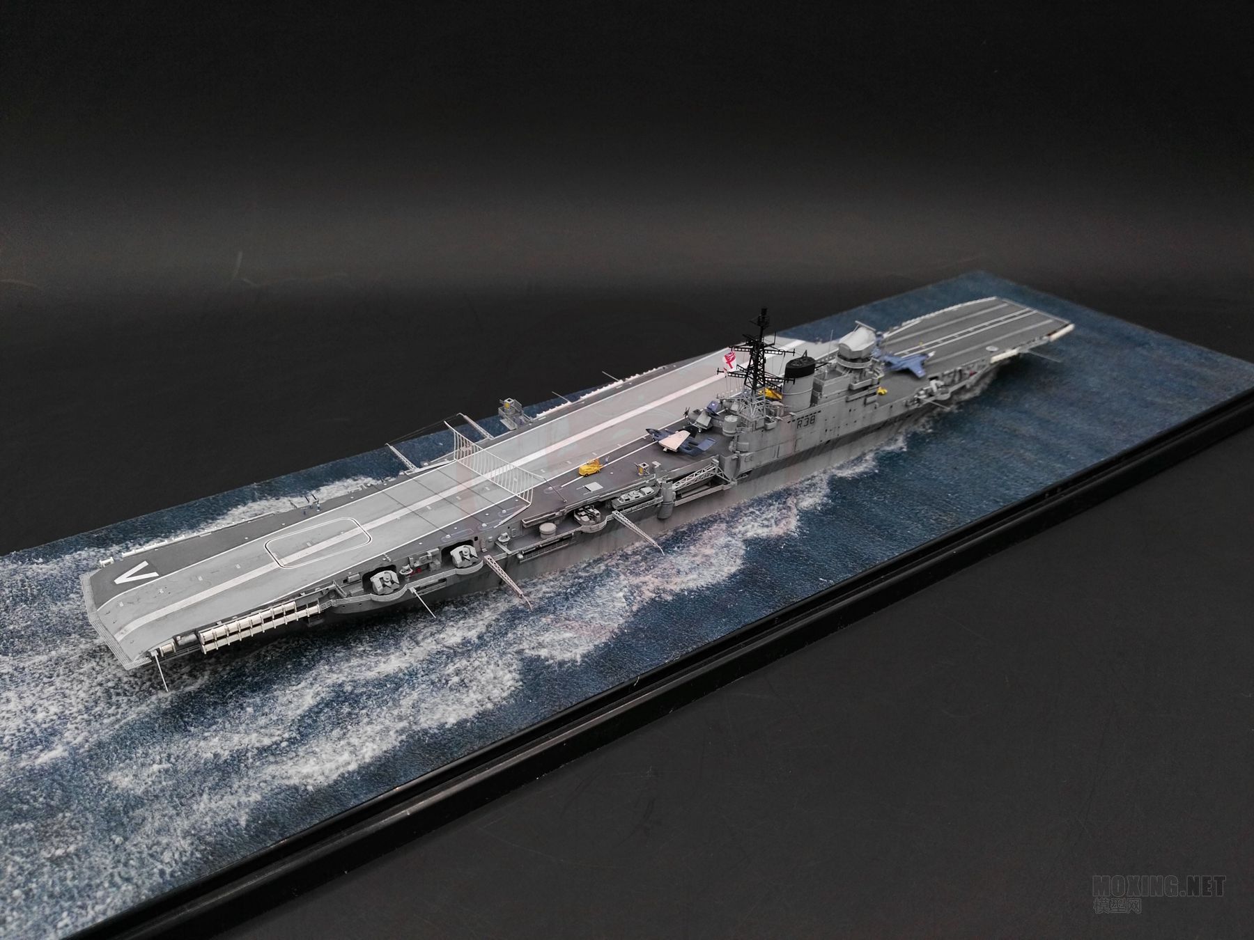 1:700英国胜利号航空母舰(水景) - 舰船模型展示区