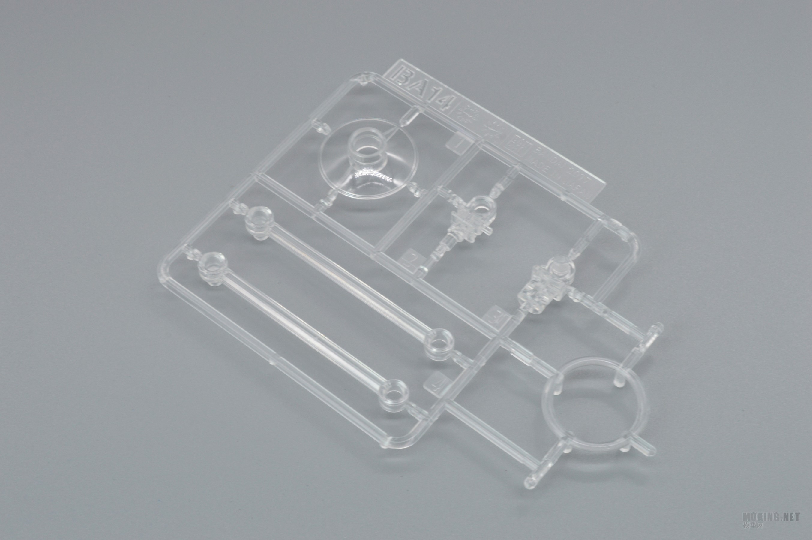 万代-1/144 RG 异端高达金色机 天.蜜纳