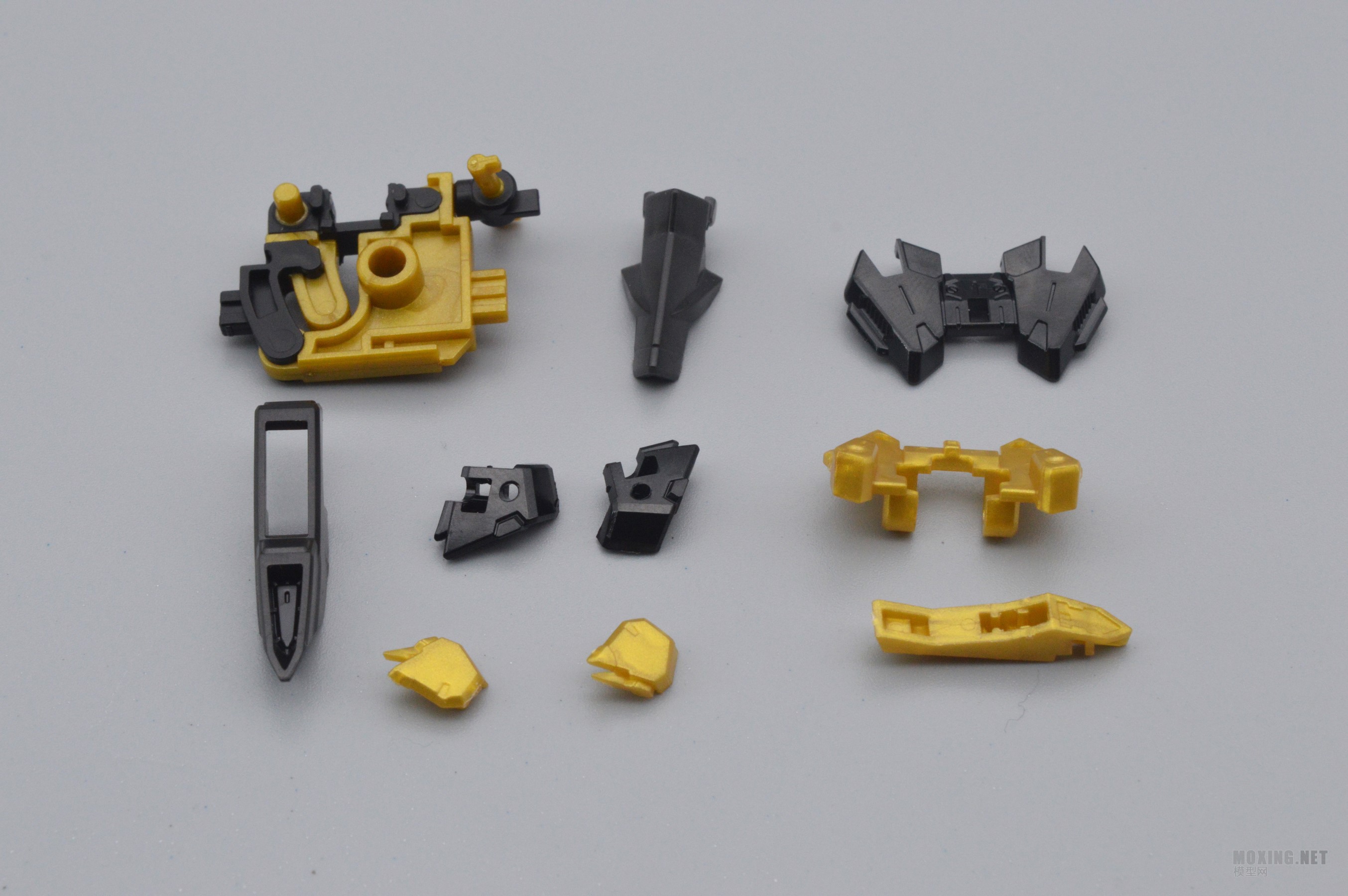 万代-1/144 RG 异端高达金色机 天.蜜纳