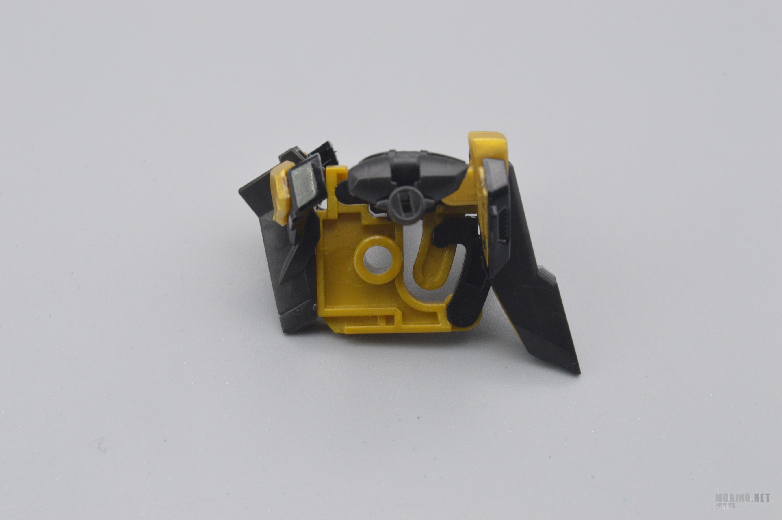 万代-1/144 RG 异端高达金色机 天.蜜纳