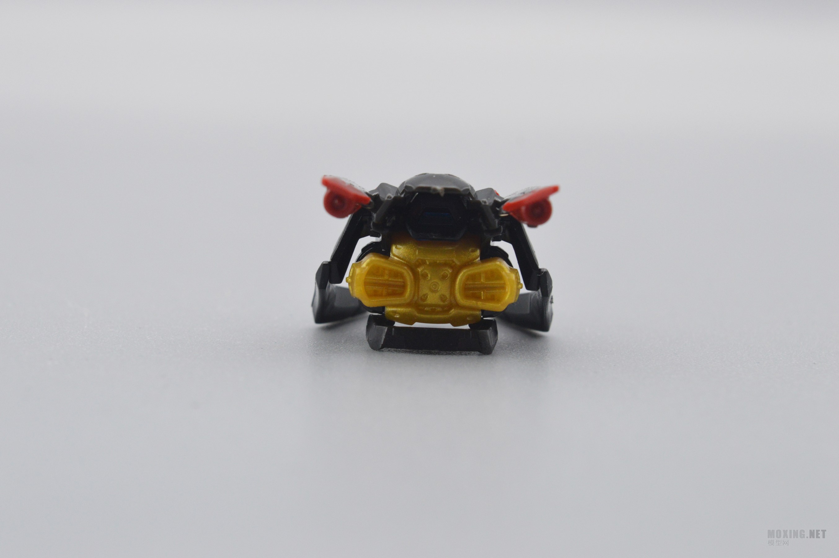 万代-1/144 RG 异端高达金色机 天.蜜纳
