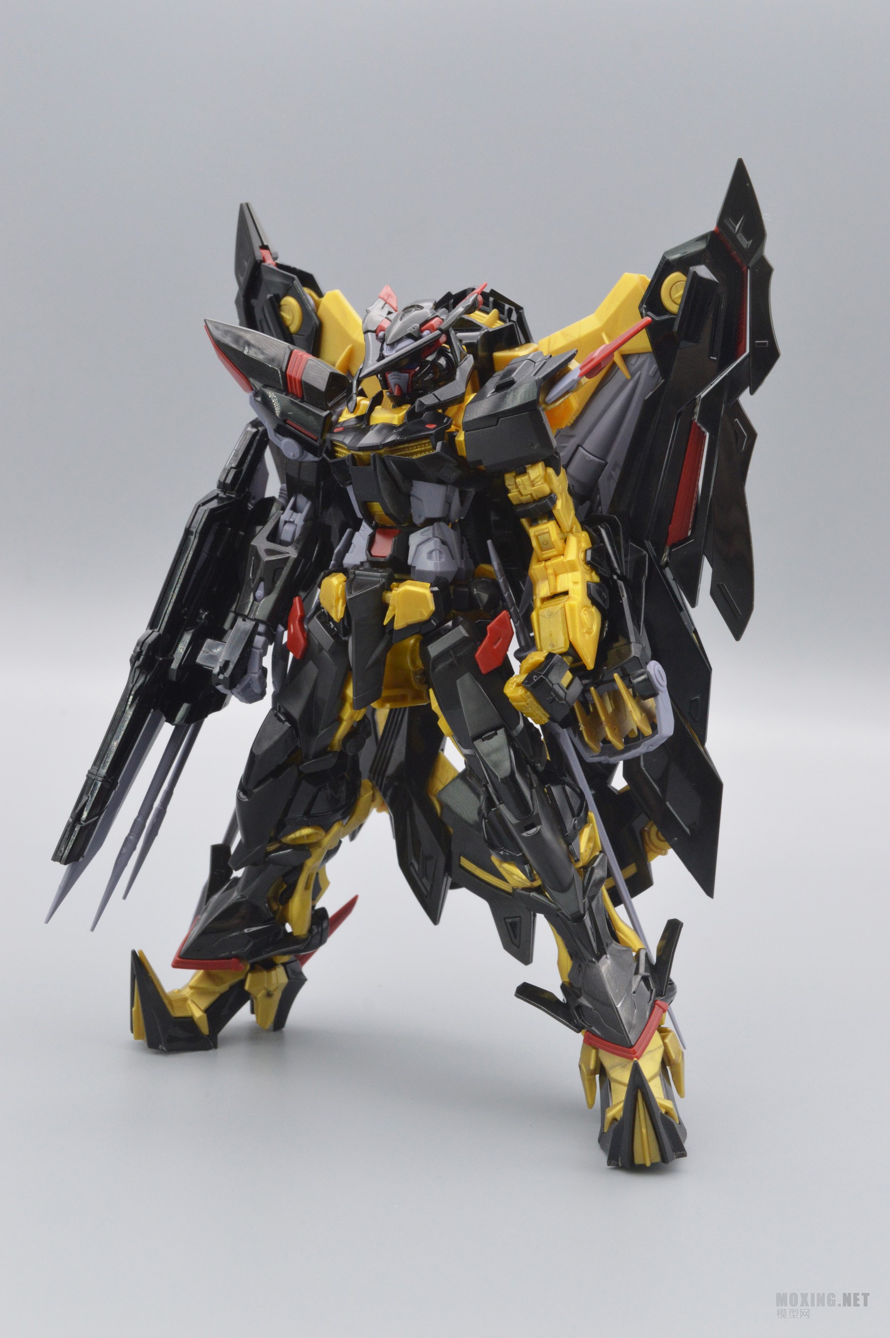 万代-1/144 RG 异端高达金色机 天.蜜纳