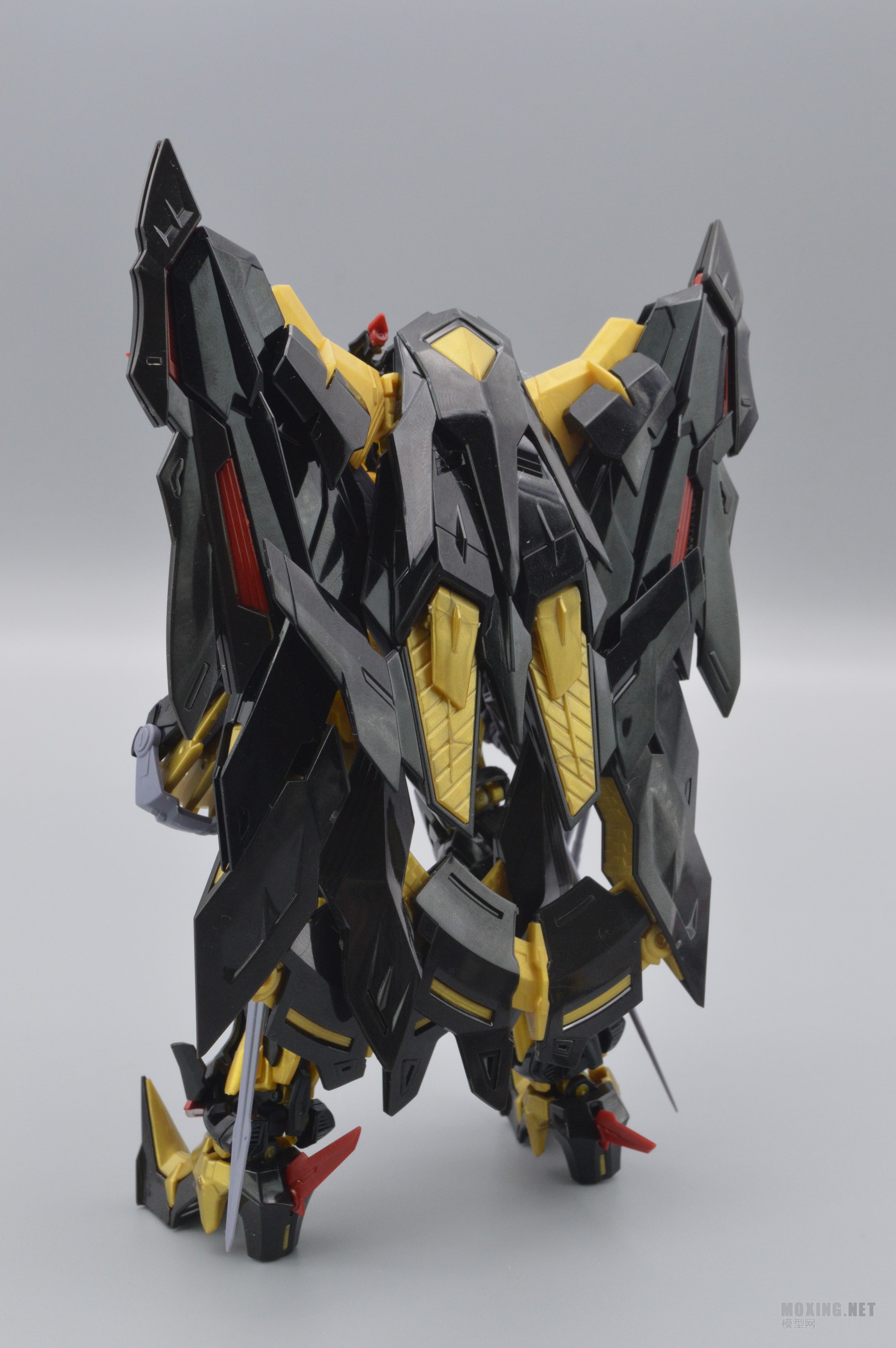 万代-1/144 RG 异端高达金色机 天.蜜纳
