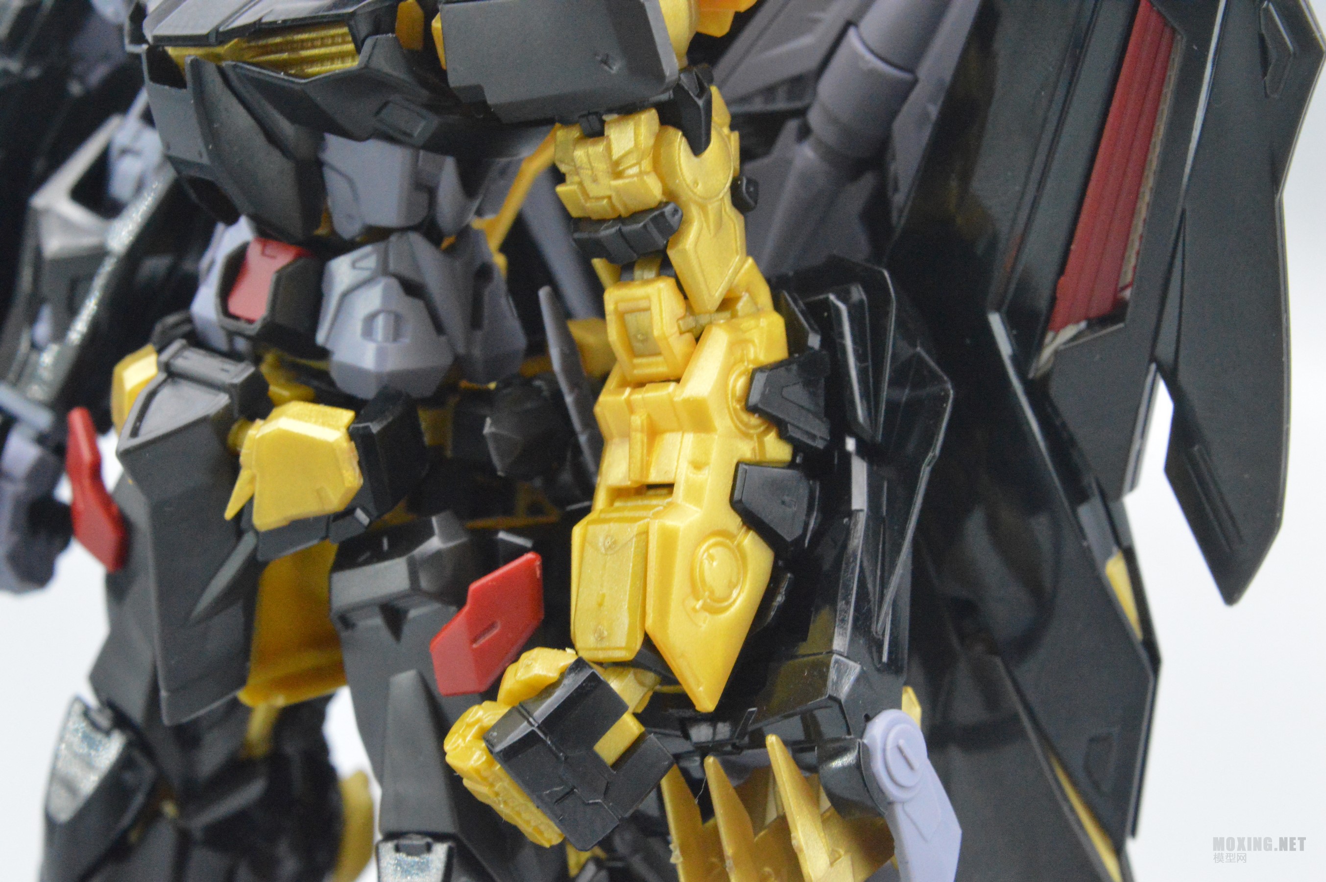 万代-1/144 RG 异端高达金色机 天.蜜纳
