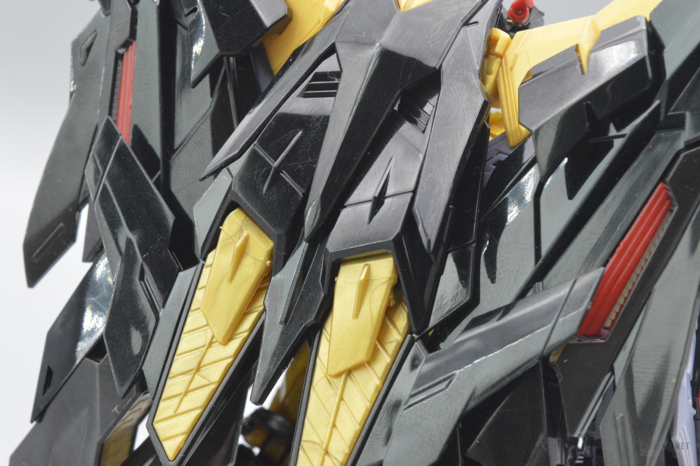 万代-1/144 RG 异端高达金色机 天.蜜纳