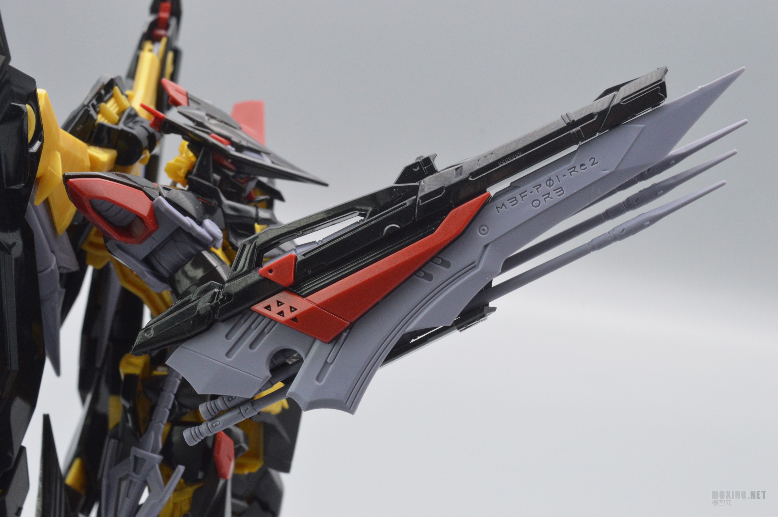 万代-1/144 RG 异端高达金色机 天.蜜纳