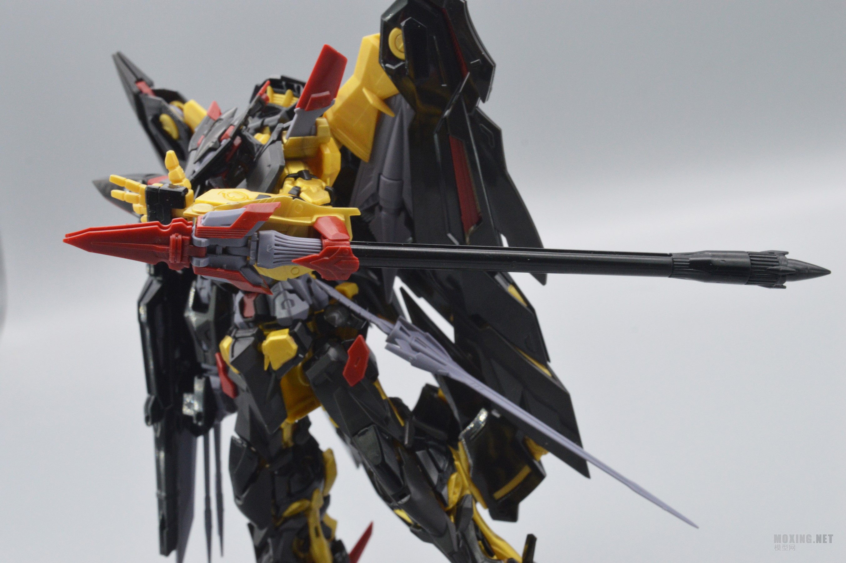 万代-1/144 RG 异端高达金色机 天.蜜纳