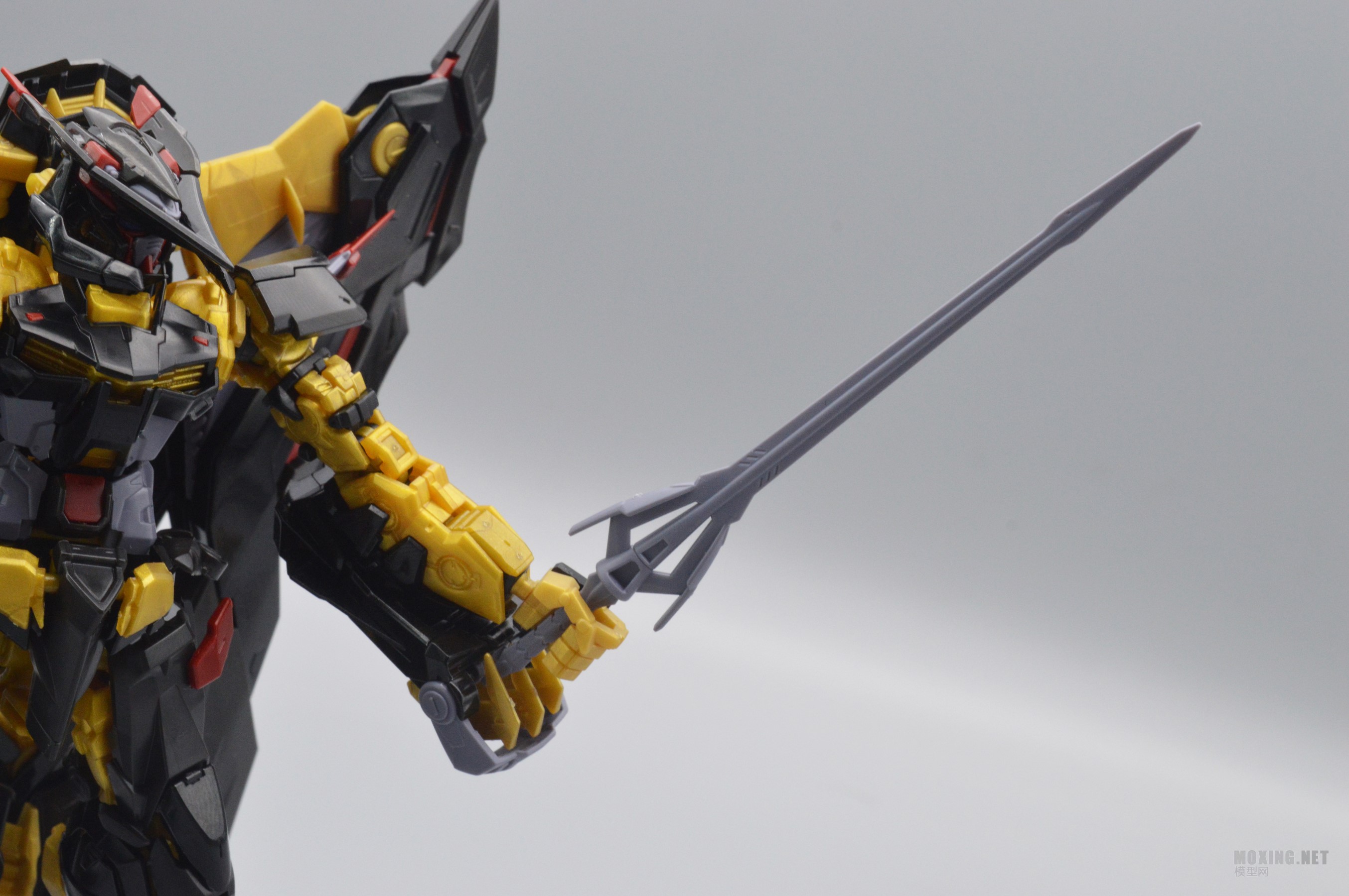 万代-1/144 RG 异端高达金色机 天.蜜纳