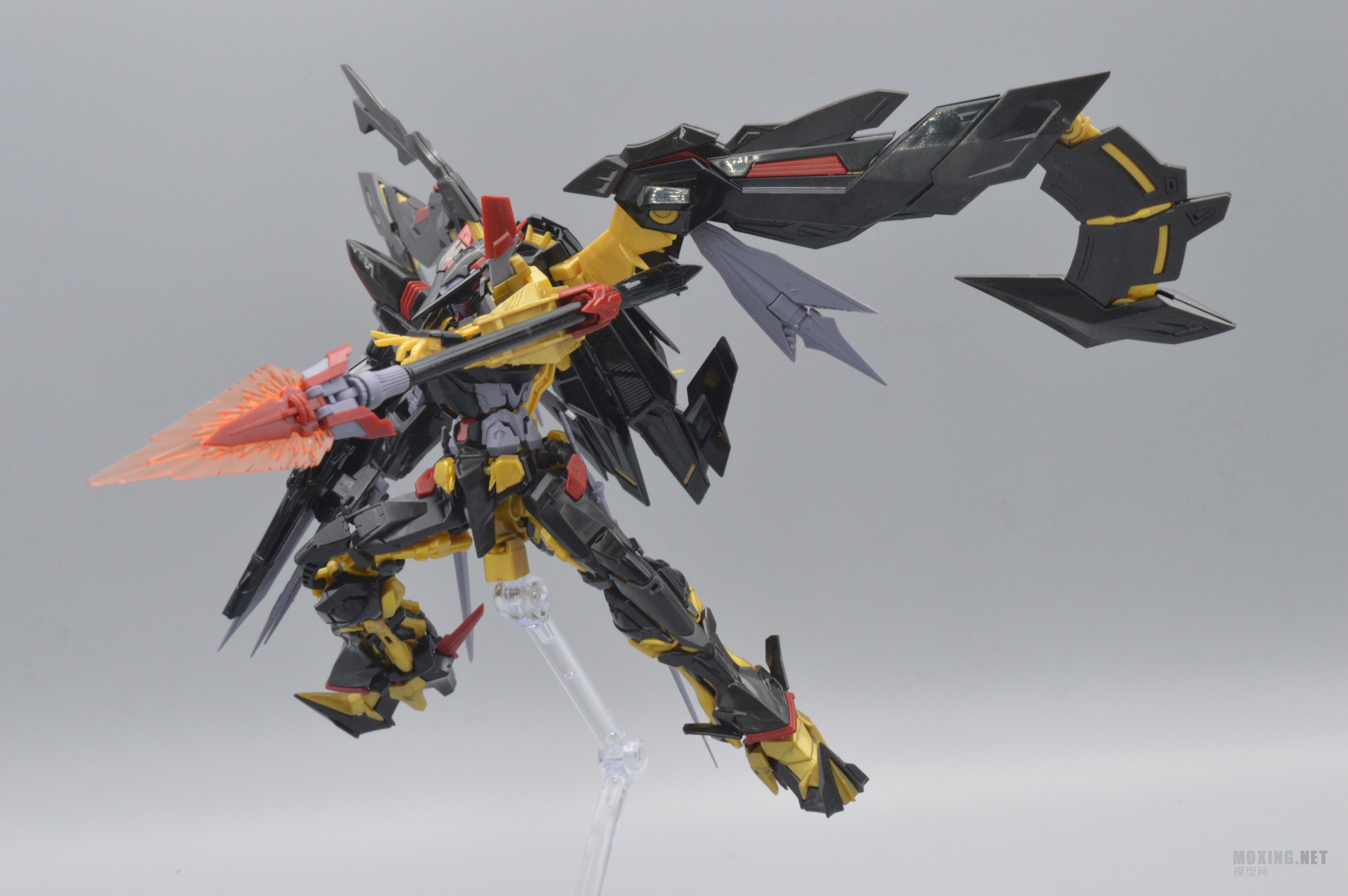 万代-1/144 RG 异端高达金色机 天.蜜纳