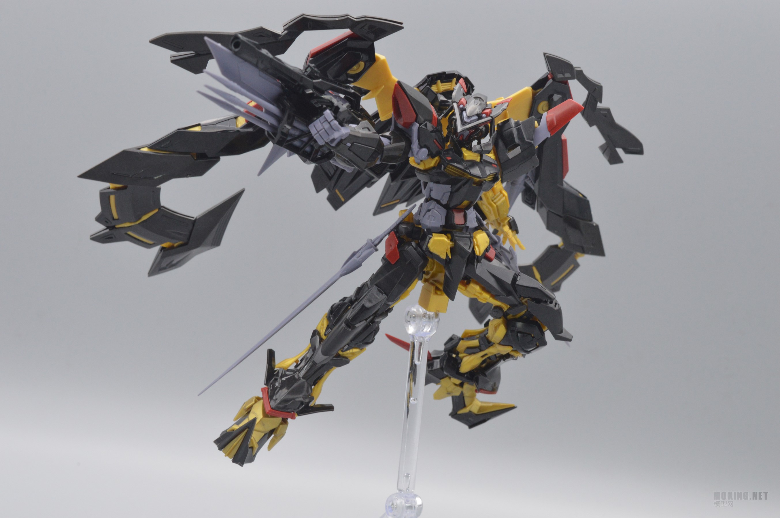 万代-1/144 RG 异端高达金色机 天.蜜纳