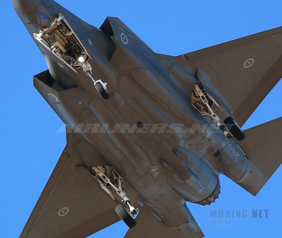 [模型网对比评测]MENG(LS-007) VS 小鹰(80103)-1/48美国F-35A