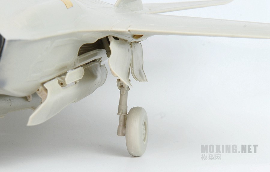 [模型网对比评测]MENG(LS-007) VS 小鹰(80103)-1/48美国F-35A