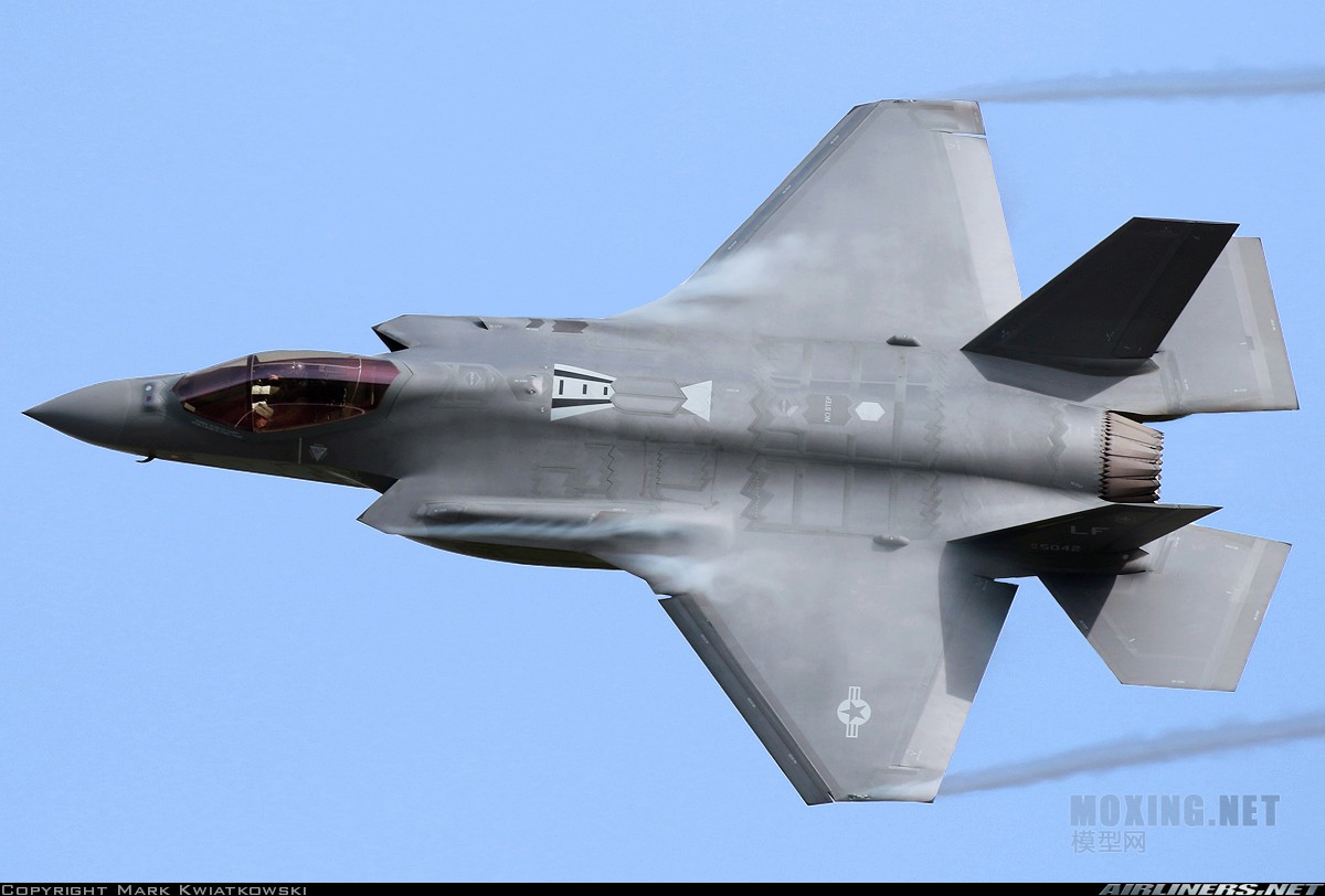 [模型网对比评测]MENG(LS-007) VS 小鹰(80103)-1/48美国F-35A