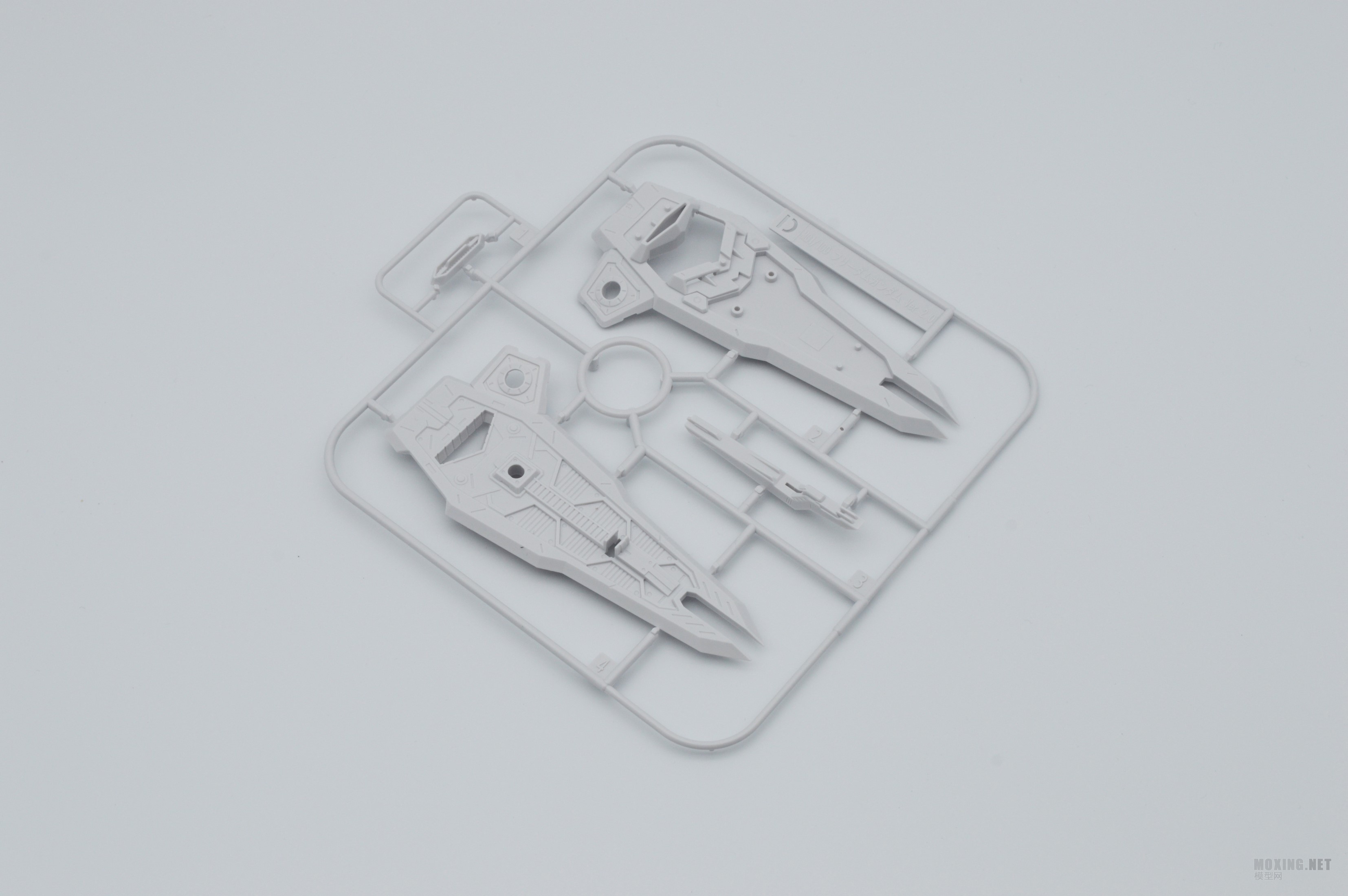 万代-1/100 MG 正义高达(JUSTICE GUNDAM)