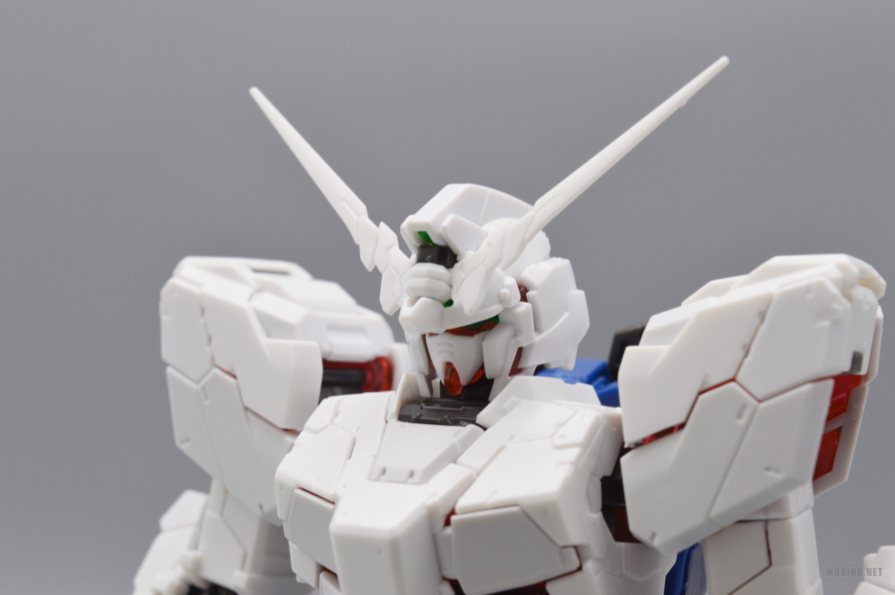 [模型网评测]万代-1/144 RG RX-0 独角兽高达