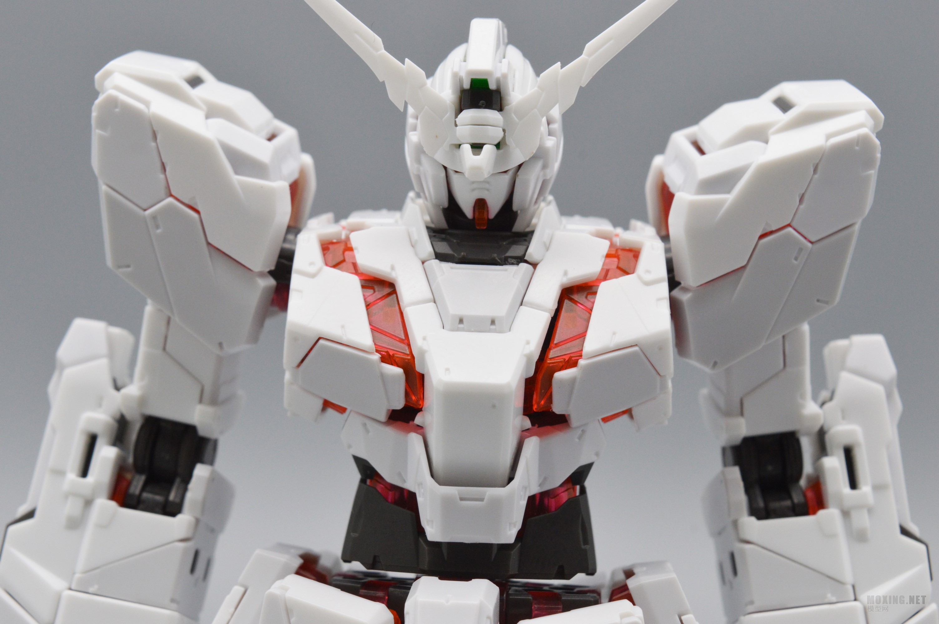 [模型网评测]万代-1/144 RG RX-0 独角兽高达