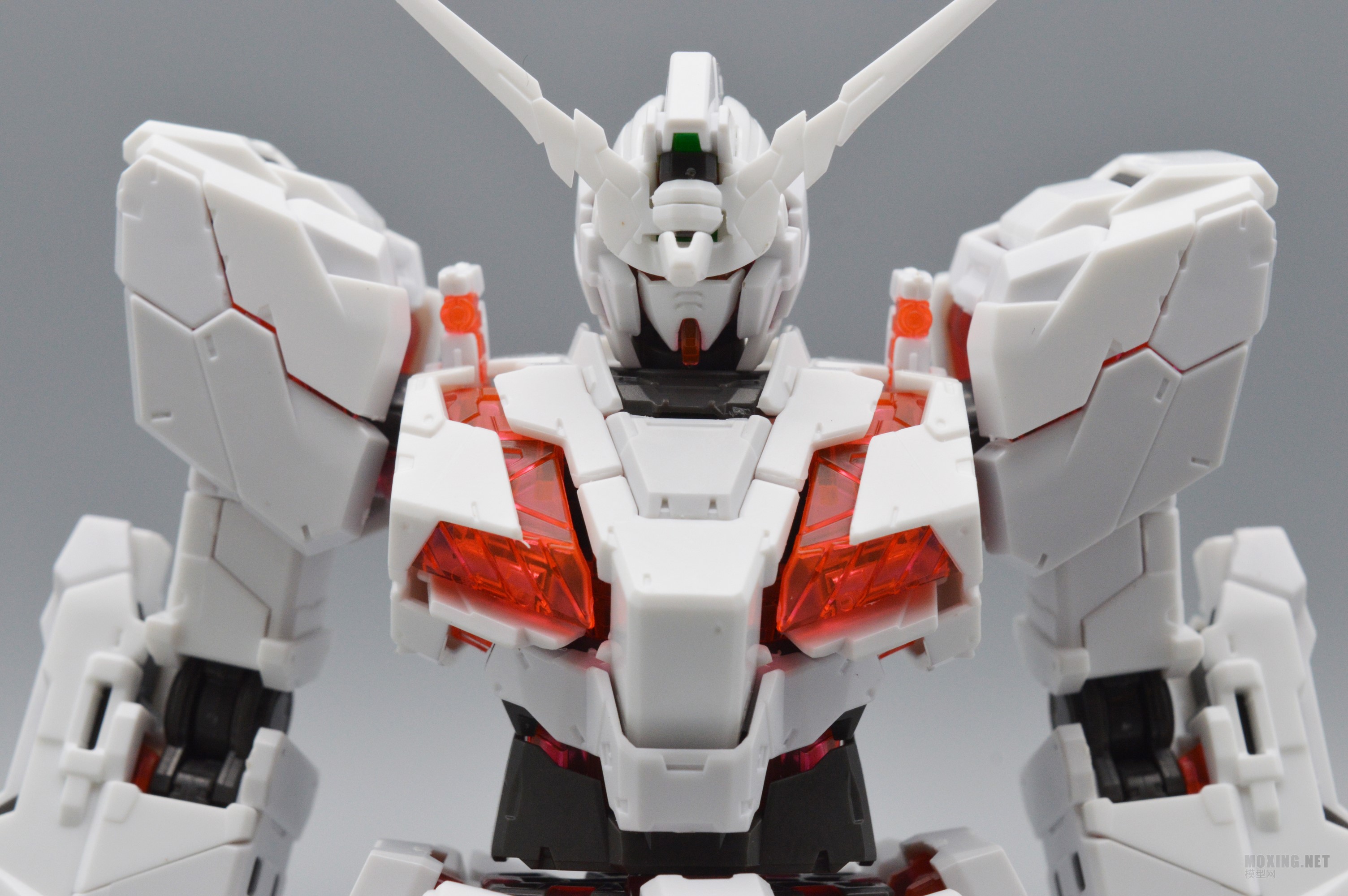[模型网评测]万代-1/144 RG RX-0 独角兽高达