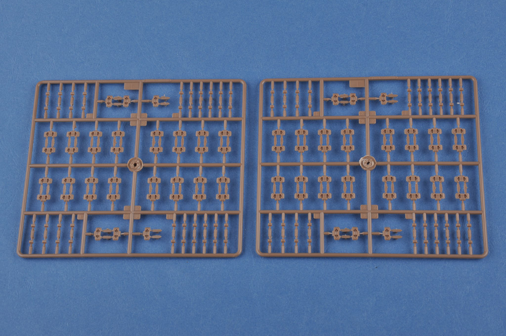 小号手新品-1/35英国维克斯中型坦克(无线电型)(83881)