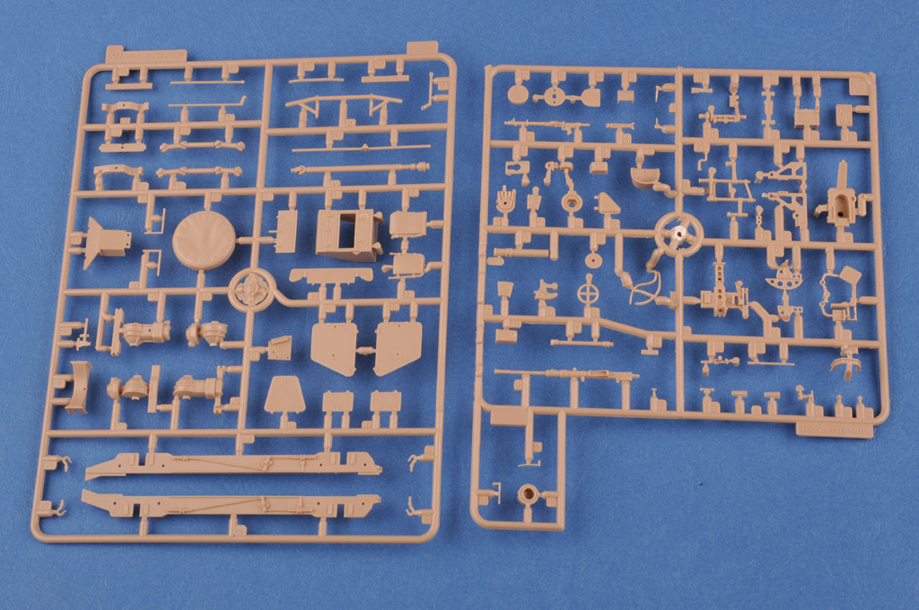 HOBBYBOSS新品-1/35德国Sd.Kfz.222 轻型装甲车中期型(80149)