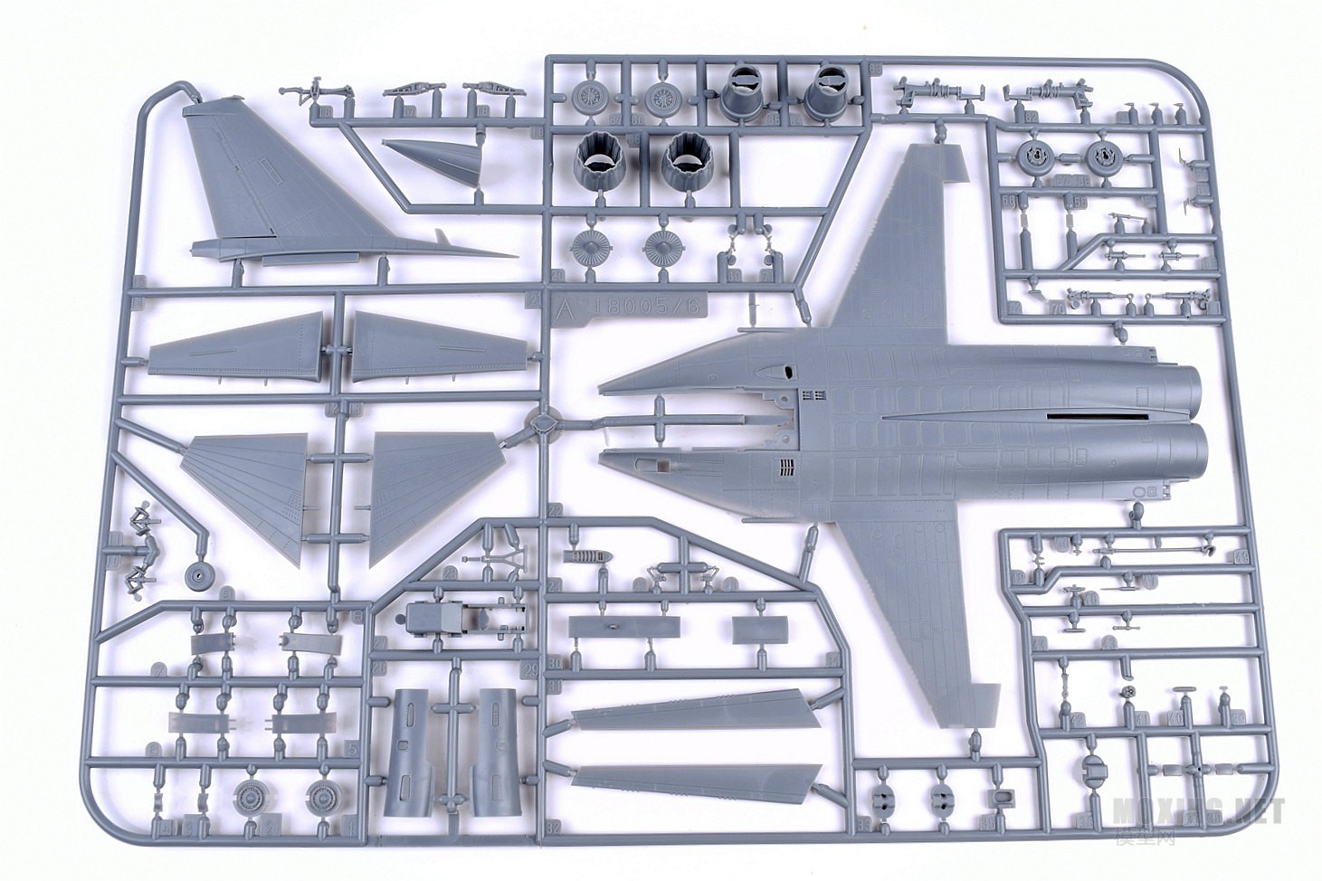 模型网-自由模型(18007)-1/48 F-CK-1C 经国号(IDF)单座战斗机(特别版)