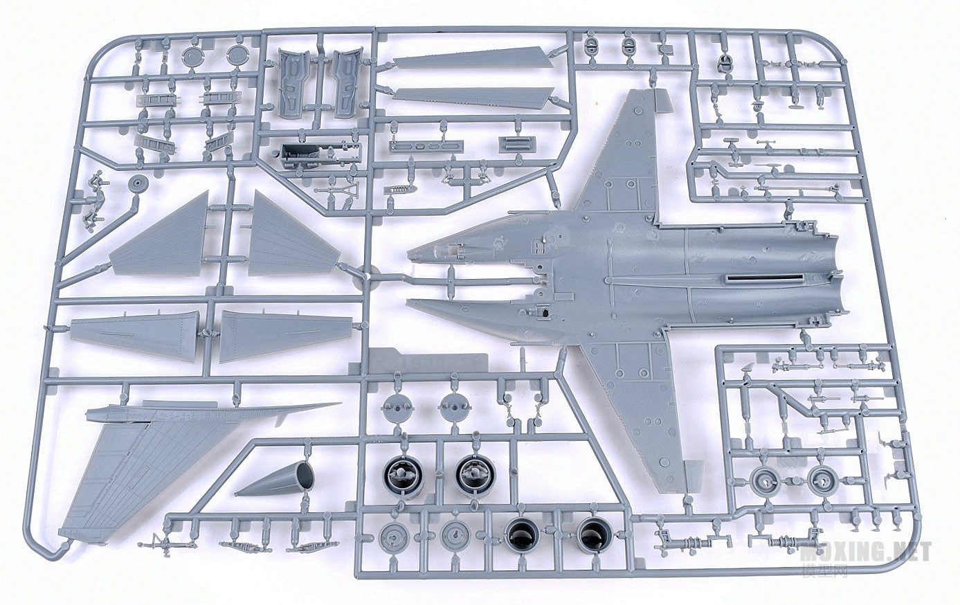 模型网-自由模型(18007)-1/48 F-CK-1C 经国号(IDF)单座战斗机(特别版)