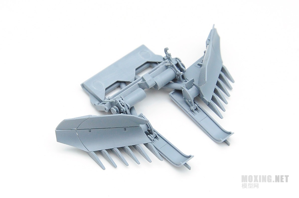[模型网评测]鹰翔(FH3301)-1/72美国M1A2 SEP带扫雷犁