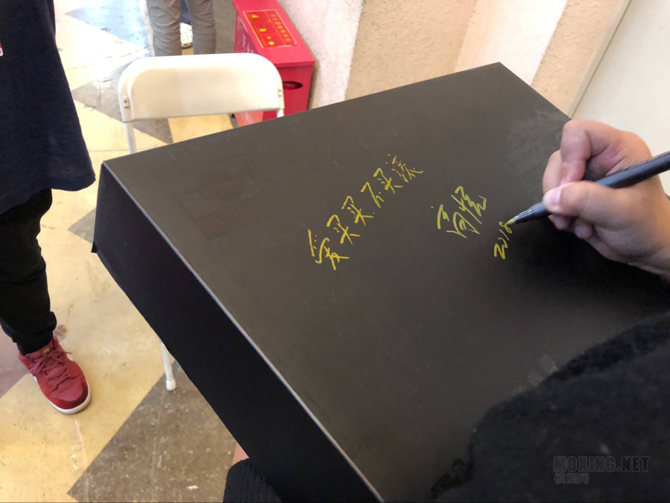 [模型网评测]小号手(09525)-1/35俄罗斯T-80U主战坦克 黑盒限量版