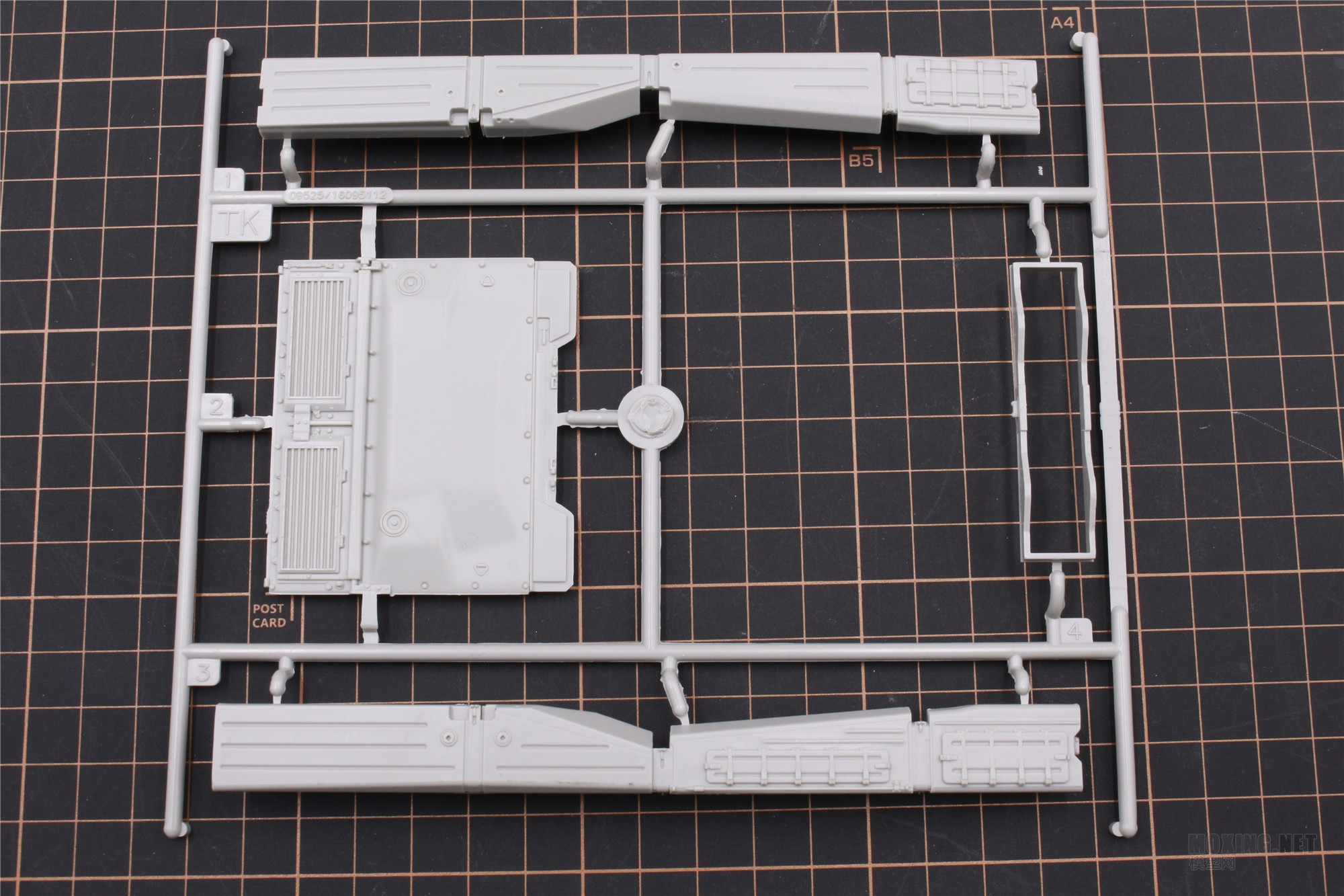 [ģ]С(09525)-1/35˹T-80Uս̹ ں