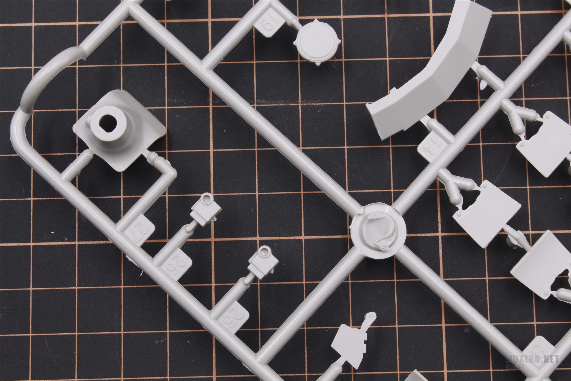 [ģ]С(09525)-1/35˹T-80Uս̹ ں