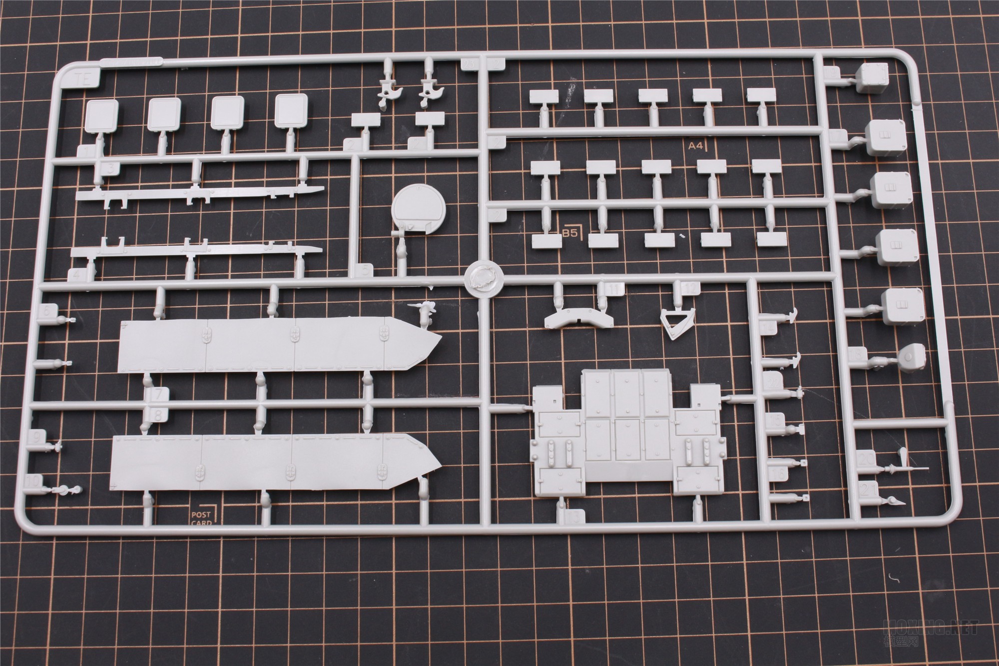 [ģ]С(09525)-1/35˹T-80Uս̹ ں