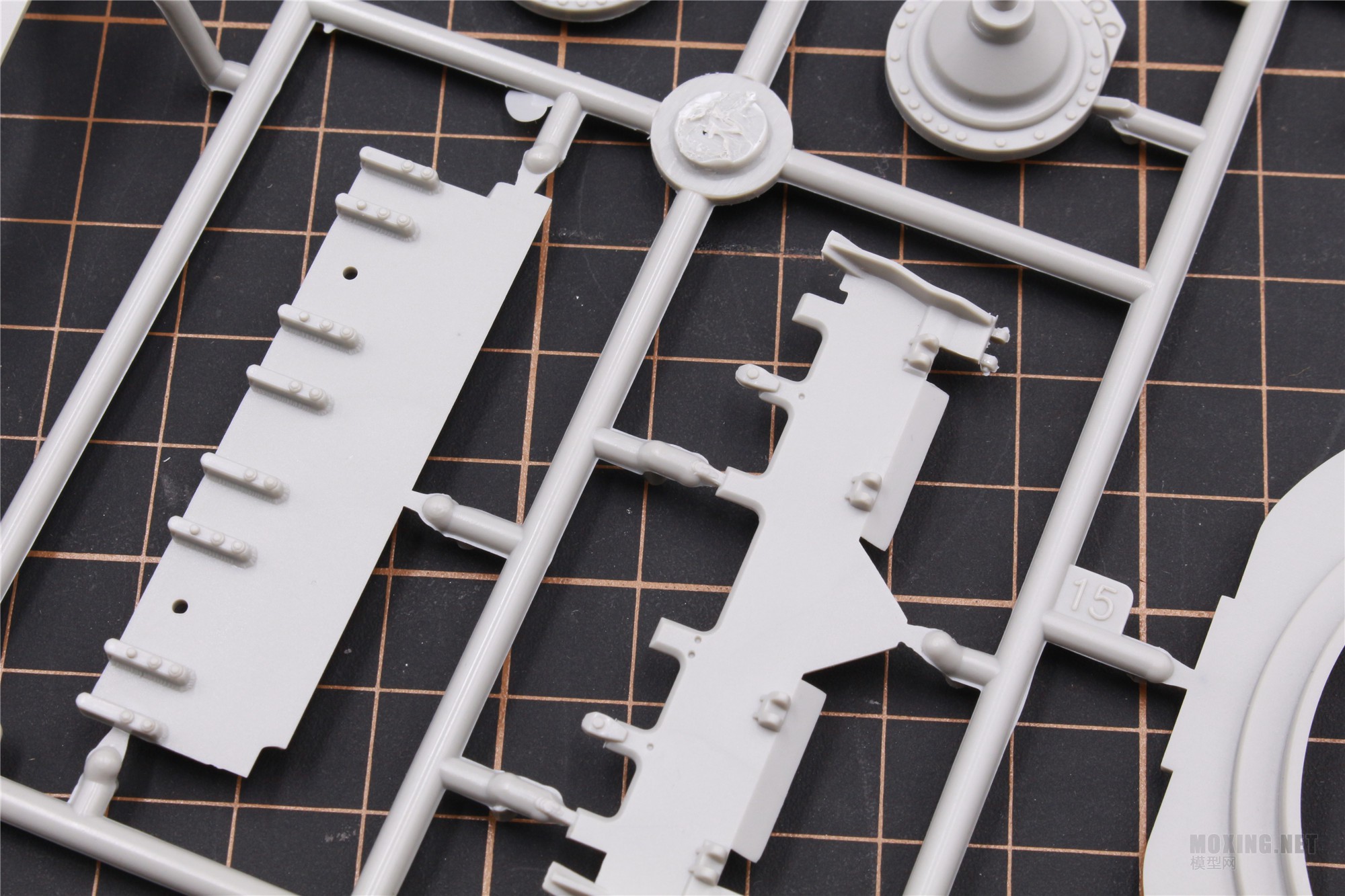 [ģ]С(09525)-1/35˹T-80Uս̹ ں