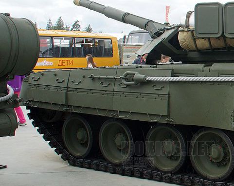 [ģ]С(09525)-1/35˹T-80Uս̹ ں