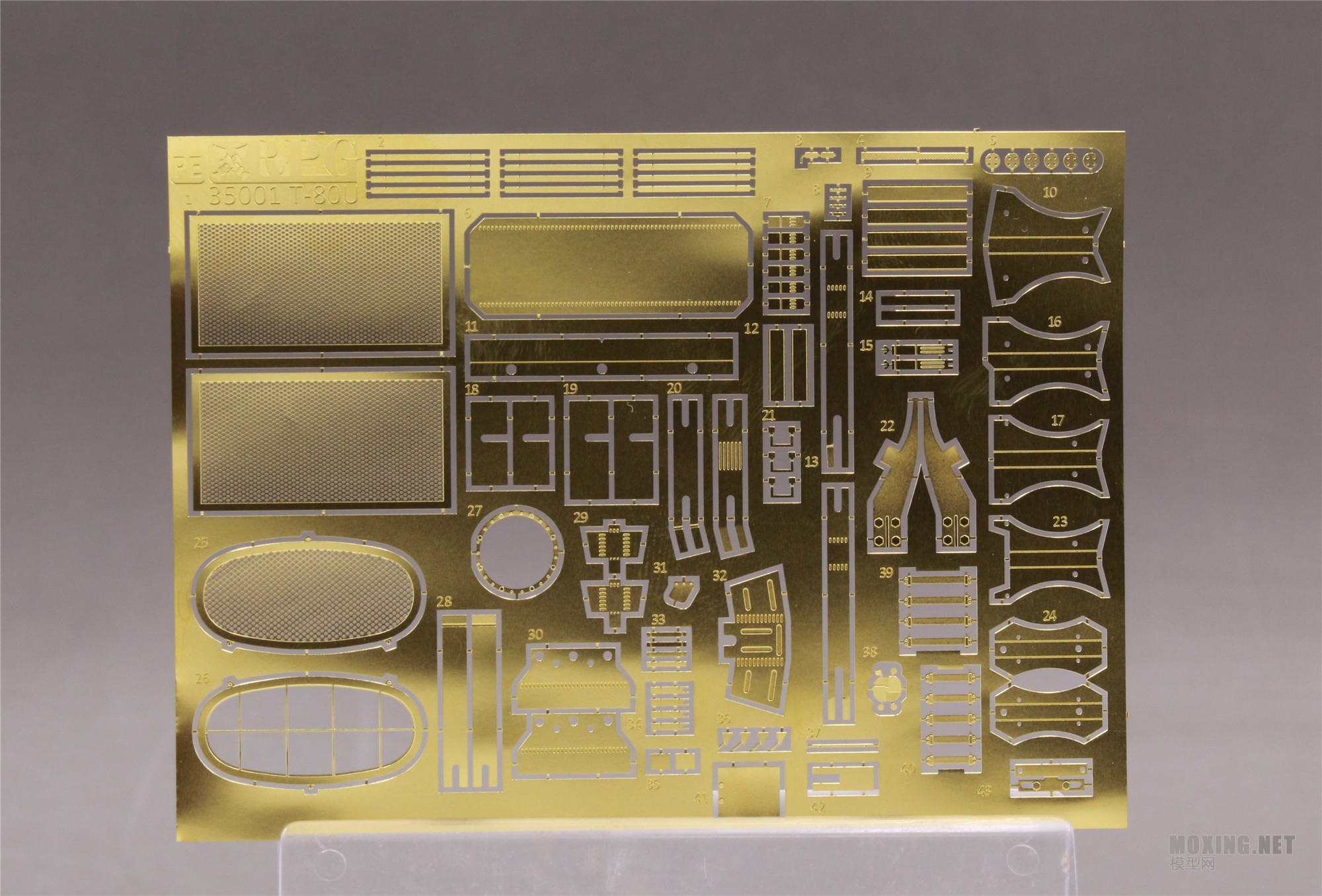 [模型网评测]RPG(35001)-1/35俄罗斯T-80U主战坦克
