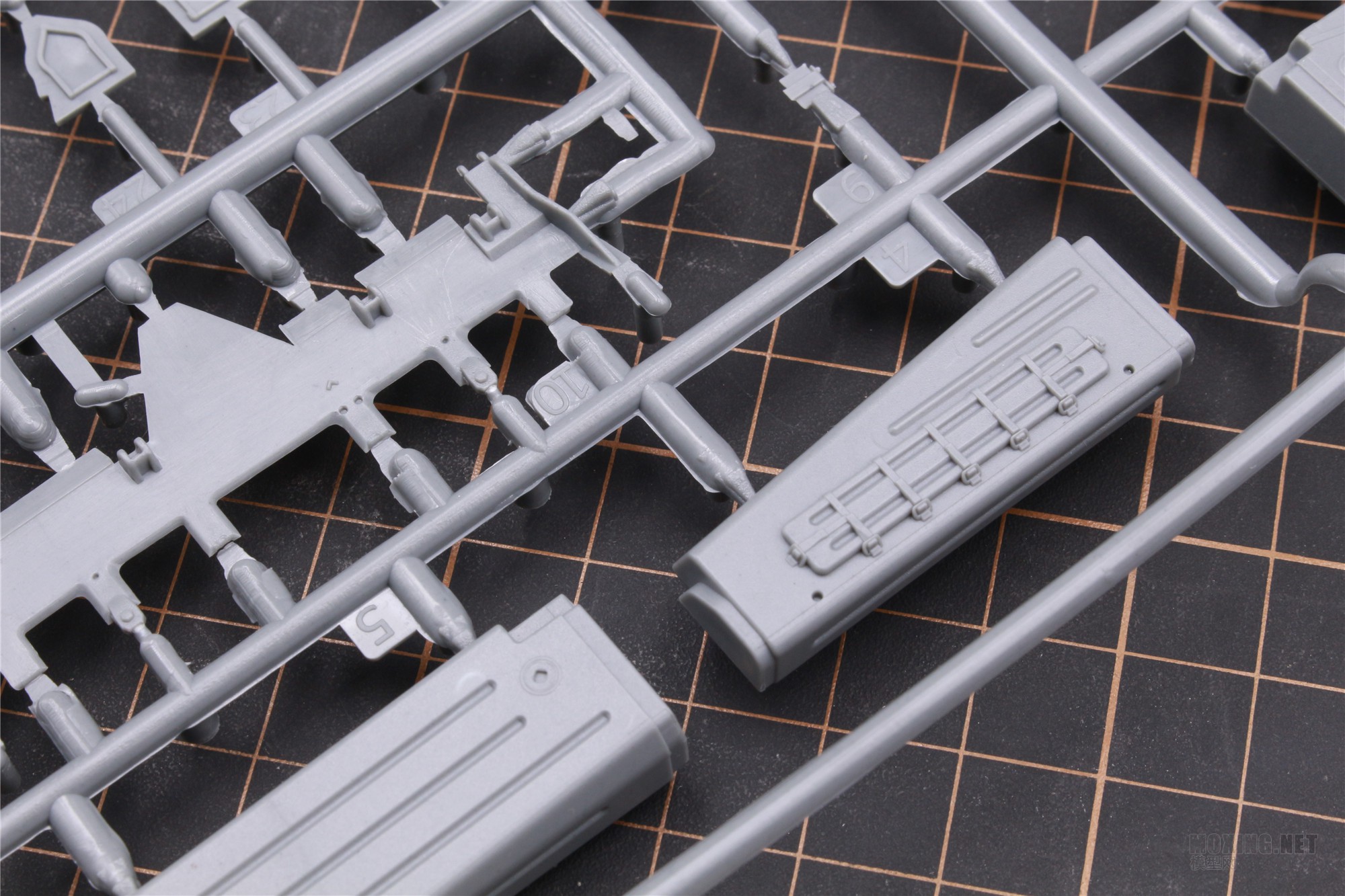 [ģ]RPG(35001)-1/35˹T-80Uս̹