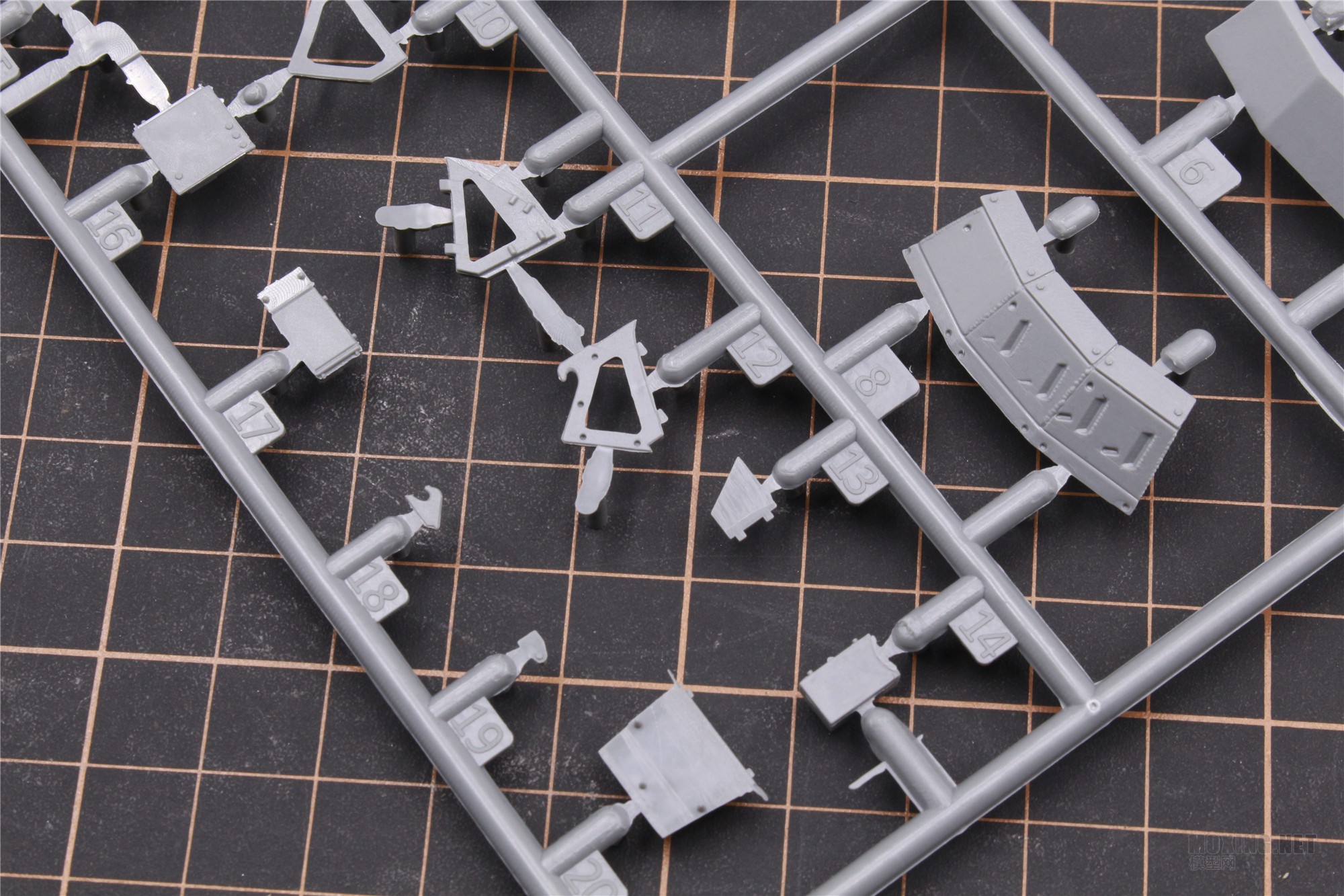 [ģ]RPG(35001)-1/35˹T-80Uս̹