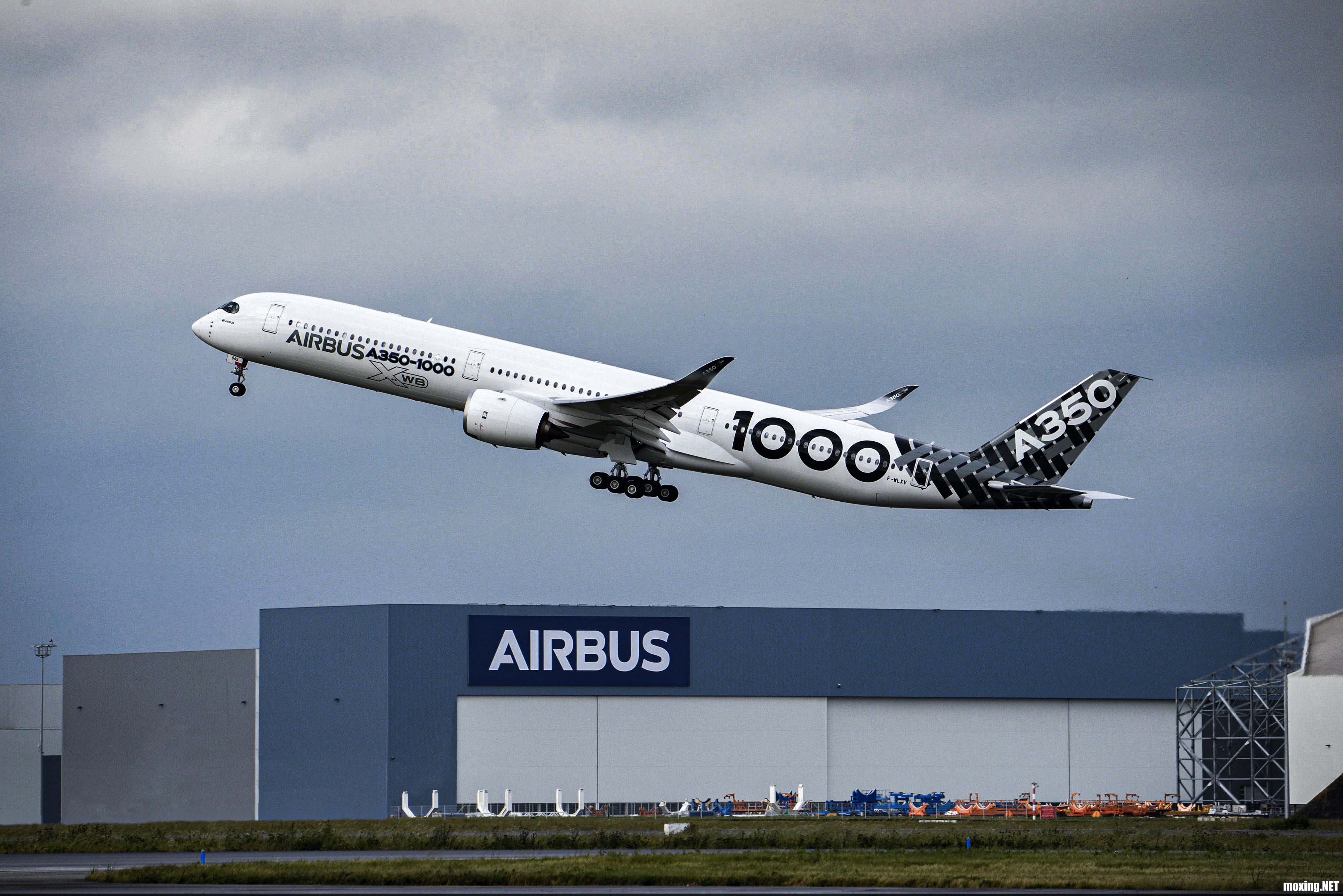 A350-1000_completes_successfully_Early_Long_Flight-.jpg