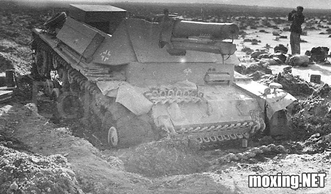 15cm-sIG33-auf-fahrgestell-panzerkampfwagen-III-hull-down.jpg