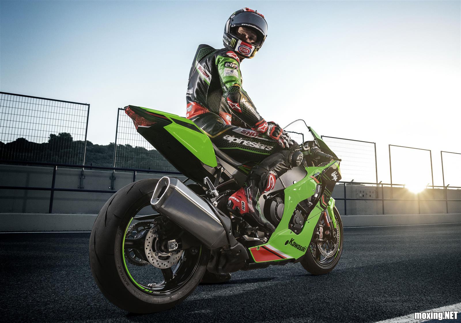 23MY_Ninja_ZX-10R_GN1_ACT__12_.jpg